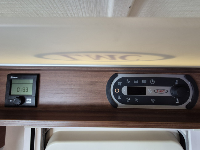 LMC T662 LMC T 662 Cruiser Comfort 160 HP CERAMIC COATING SINGLE BEDS TV SOLAR PANEL TOW BAR SWIVEL SEATS photo: 21