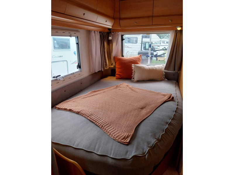 Hymer Eriba met 44497 km en dakairco  foto: 14