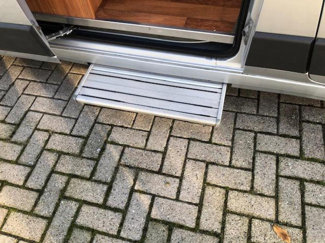 P\u00f6ssl Globecar 600 buscamper 6 mtr foto: 7