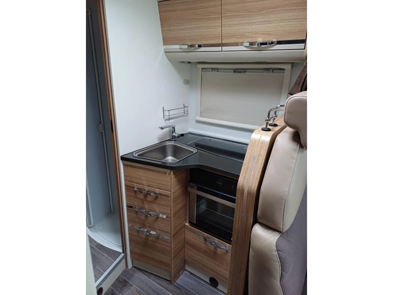 Adria Matrix M 670 SL Prima onderhouden camper  foto: 10
