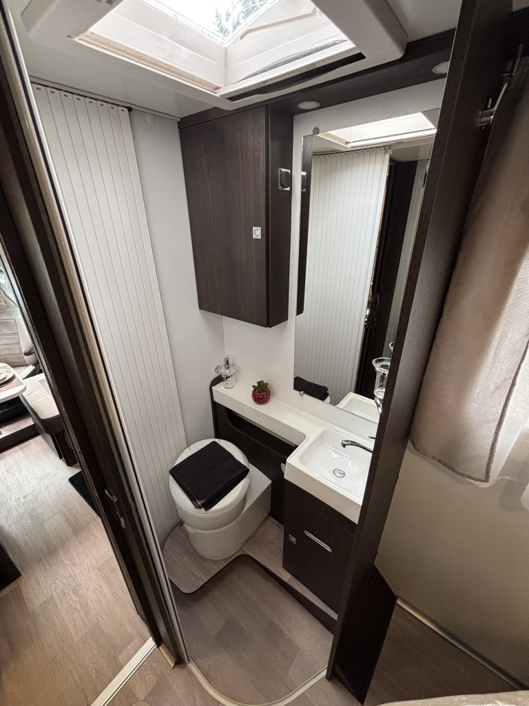 Benimar Tessoro T 496 AUTOM&Aacute;TICA CAMA QUEEN+CAMA ABATIBLE AIRE ACONDICIONADO DE TECHO foto: 10