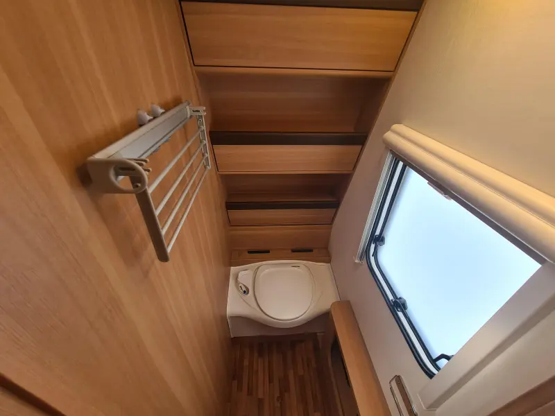 LMC Passion 440 D Voortent en mover  foto: 14