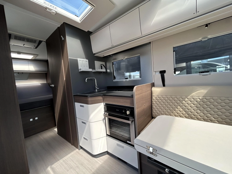Adria Coral Supreme 670 DC 180CV - autom&aacute;tico - cuero foto: 9