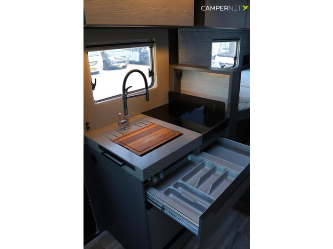 Niesmann+Bischoff iSmove 6.9E Clou Line 160pk Automaat | 7 meter | Unieke kleurstelling | Sonos | Zonnepanelen | Omvormer | Hefbed | foto: 9