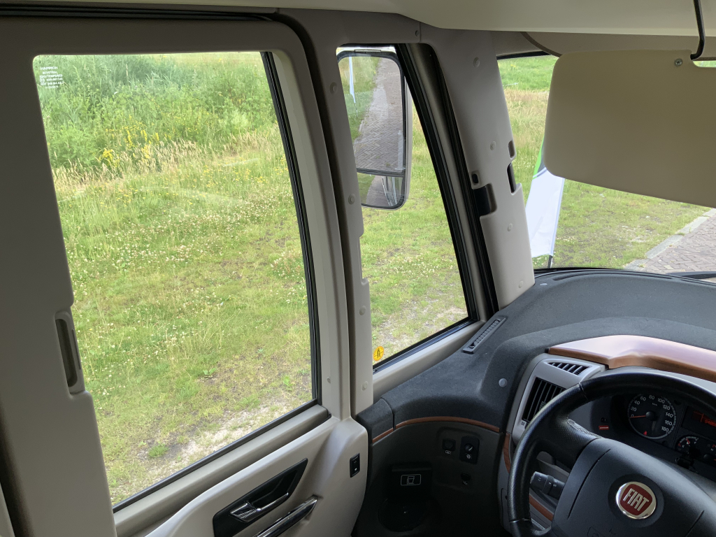 Hymer B 514 SL Star-Edition, AUTOMAAT, Integraal, Motor-airco, Luchtvering, Alko-Max-chassis, Dwarsbed & hefbed Marum Camper centrum on the road  foto: 22