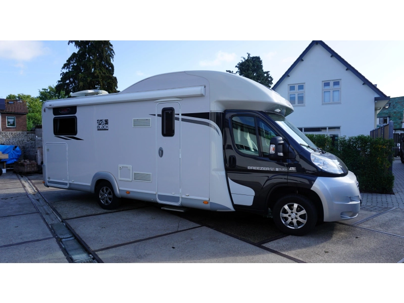 LMC Breezer 730 H Lengte bedden en hefbed  foto: 0