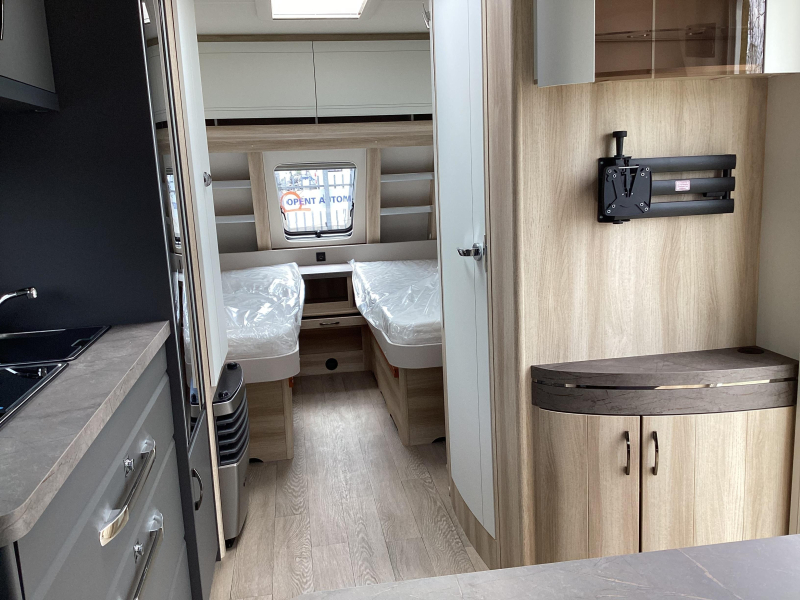 Hobby De Luxe 540 UL Camas individuales foto: 17