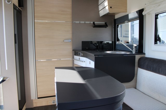 Challenger Graphite Vip Edition T 328 idem Chausson 788 AUTOM&Aacute;TICO Fiat 140 cv equipado con cama Queen y cama abatible 4 pers. (76 foto: 25