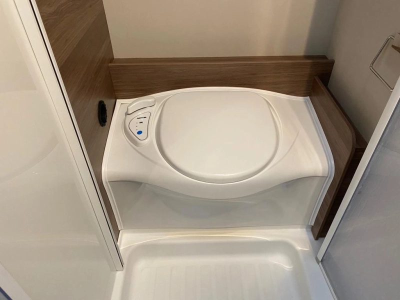 Knaus Live TI 650 MF Frans bed | Automaat  foto: 10