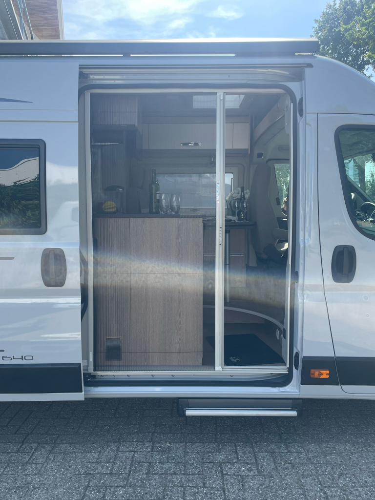 P&ouml;ssl SUMMIT 640 CAMAS INDIVIDUALES AUTOM&Aacute;TICO BUSBIKER foto: 4