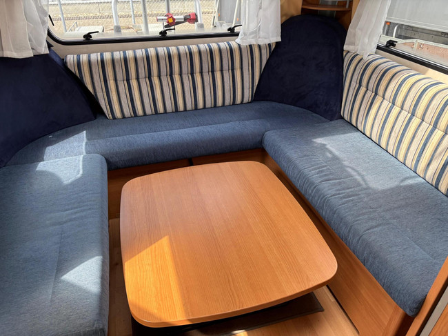 Knaus Azur NL-Premium line | Caravanmover | Fietsenrek | | Douche | 3-Pits gasfornuis | Koelkast + vriesvak foto: 16