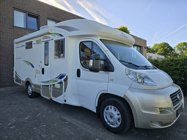 Autostar Athenor 589 TV + SATELLIET ZONNEPANELEN BEARLOCK foto: 8