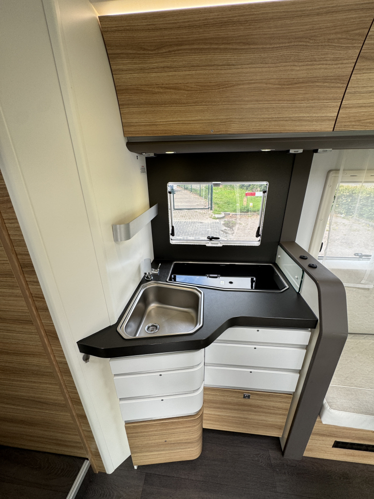 Adria Sonic Plus I 700 DC Foto: 12