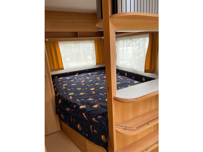HOME-CAR Racer 45 Spirit | Franz&ouml;sisches Bett | Dinette | Fahrradtr&auml;ger vorne | Heizung | K&uuml;hlschrank | Toilette und Waschbecken Foto: 11
