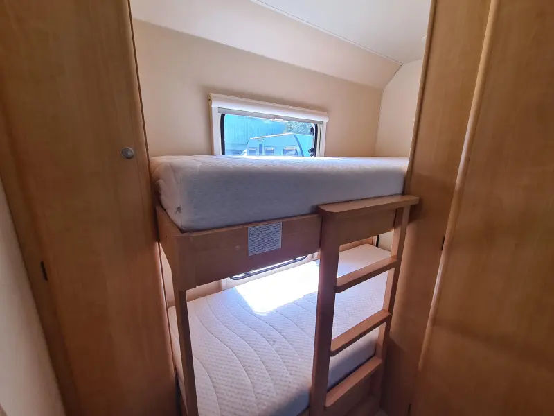 Sterckeman Starlett Executive 470 PE Stapelbed/vast bed/890 kg  foto: 9