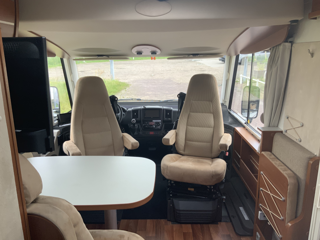 Hymer Exsis-I 674 EX 2.3 MultiJet 160 PK,Integraal,Motor-airco, 2 Lengte-bedden, Hef-bed, Garage, Trekhaak, etc, etc. Camper centrum on the road  foto: 7