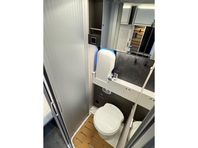 Hymer Yosemite - hefdak - Automaat -  foto: 12