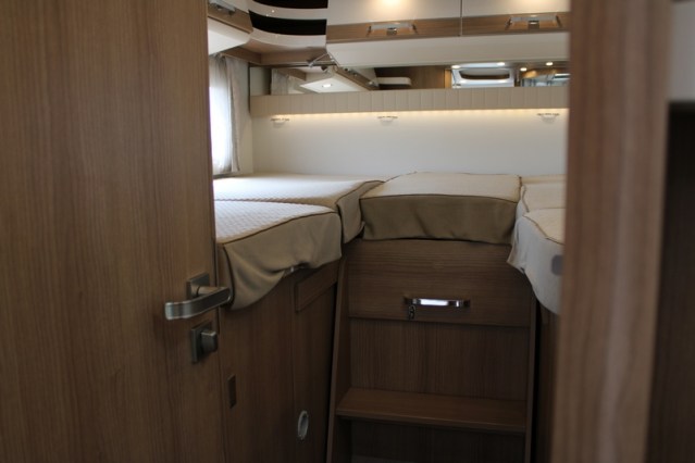 Robuuste AUTOMAAT 180 pk Malibu I 490 LE by Carthago hef-en enkele lengte bedden (124  foto: 50
