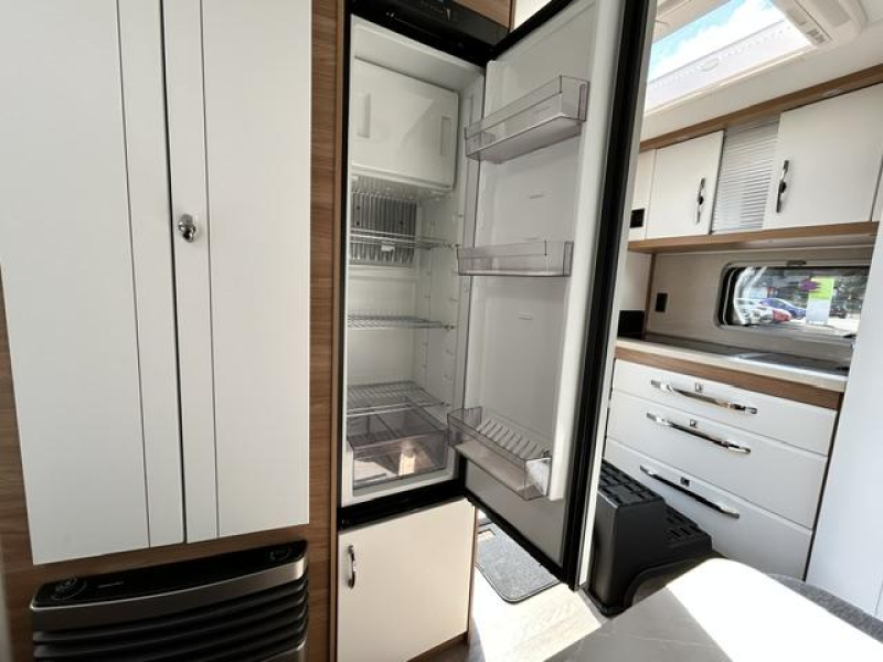 Hobby De Luxe 460 SFF uiterst compleet  foto: 12