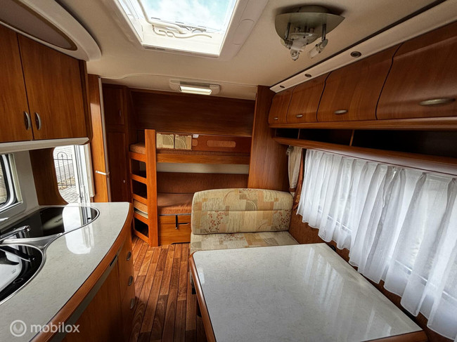 Hobby 500 KMFE STAPELBED treinzit vastbed voortent foto: 11