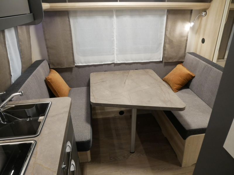 Hobby De Luxe 400 SFE JETZT BEI VAN EIJK CARAVANS! Foto: 2