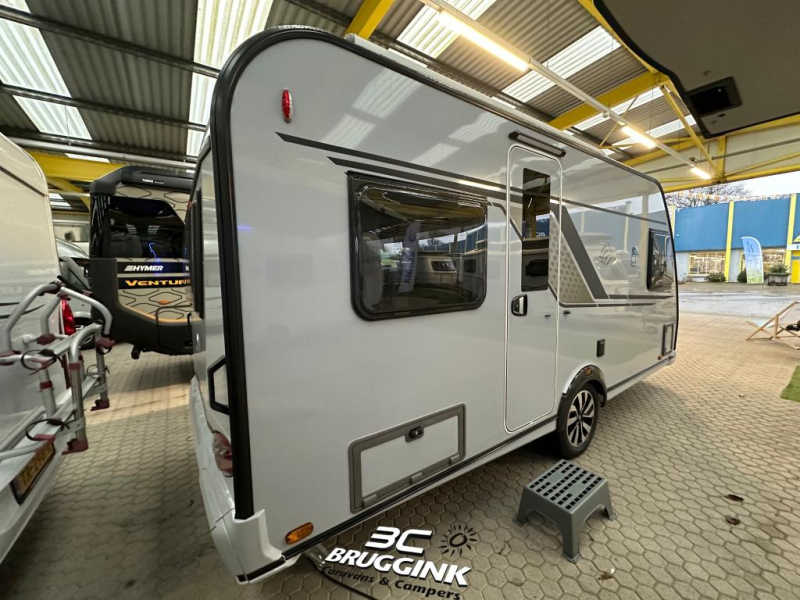 Knaus Sudwind 60 Years 450 FU FRANZ&Ouml;SISCHES BETT UND RUNDSITZ Foto: 1
