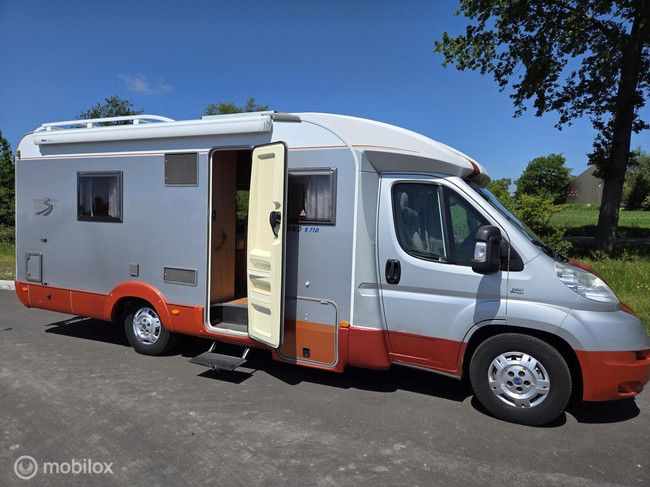 B&uuml;rstner Solano T710 Semi-int&eacute;gral 3.0 158Pk ☆R&eacute;frig&eacute;rateur XL☆ photo : 3
