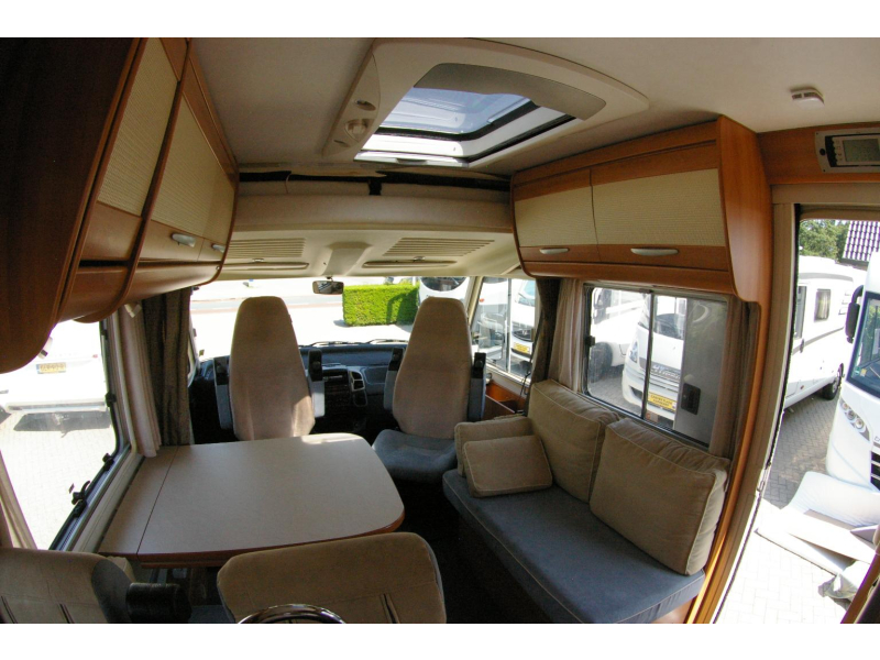 Hymer B 654 Cama francesa, Autom&aacute;tico, Aire acondicionado foto: 8