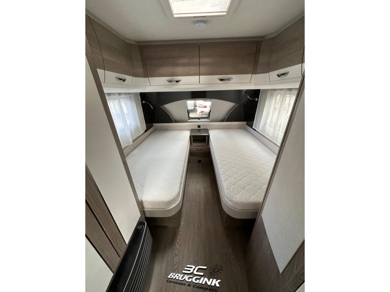 Hobby Prestige 540 UL SINGLE BED MOVER AWNING photo: 6