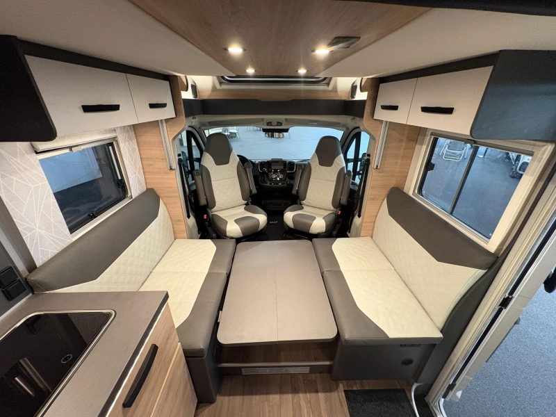 Knaus L!ve Wave 700 DX 180hp automatic /queen bed photo: 8