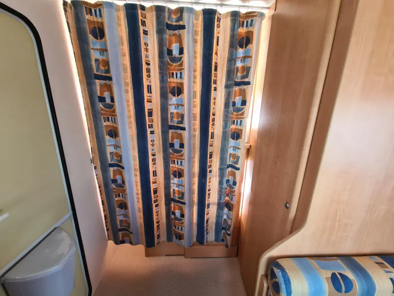 Sterckeman Starlett Executive 470 PE Stapelbed/vast bed/890 kg  foto: 11