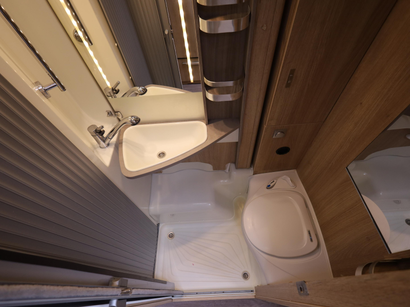 Knaus Sky TI 650 MEG camas individuales | enganche de remolque foto: 10