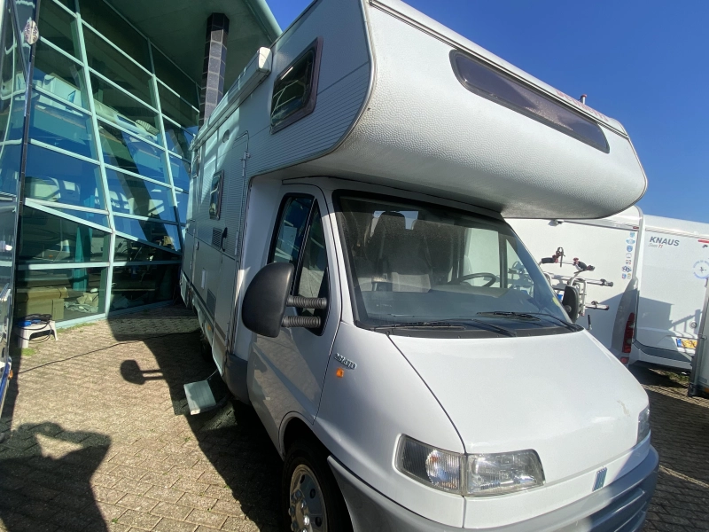 Dethleffs Globetrotter 6 PERS Met stapelbed &XXL garage  foto: 4