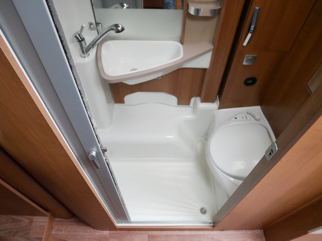 Knaus Van TI 650 MEG Platinum, Einzelbetten, Dachklimaanlage Foto: 14
