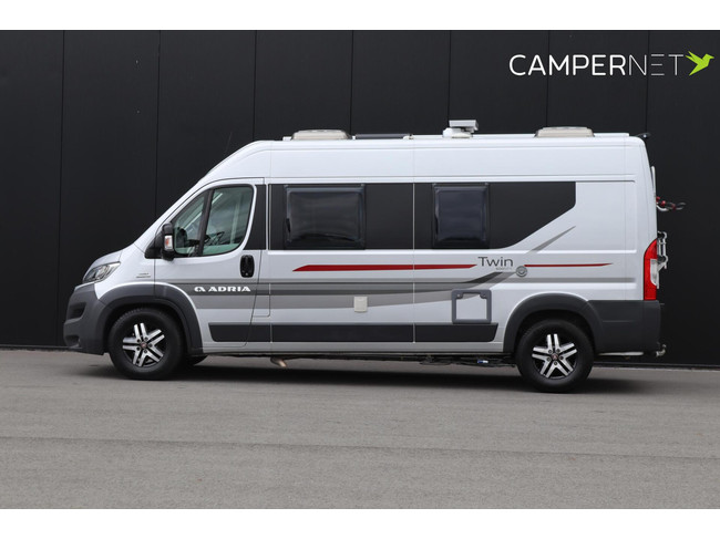 Adria TWIN 600 SPT Multijet 150pk | Omvormer | Luifel | Trekhaak | Bearlock | Fietsendrager | Dwarsbed | LED TV | Parkeersensoren acht foto: 2