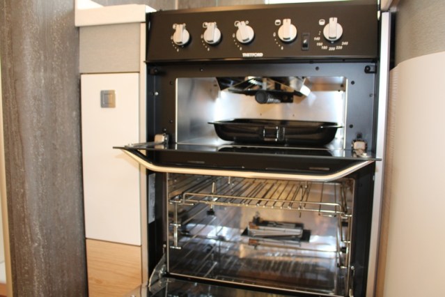 Volledig luchtgeveerde Hymer B ML I 780 9 G Tronic Automaat 170 pk Mercedes 417 CDI (53  foto: 40
