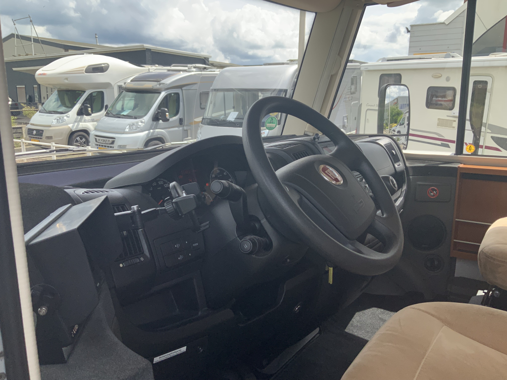 Hymer Exsis-I 674 EX 2.3 MultiJet 160 PK,Integraal,Motor-airco, 2 Lengte-bedden, Hef-bed, Garage, Trekhaak, etc, etc. Camper centrum on the road  foto: 26