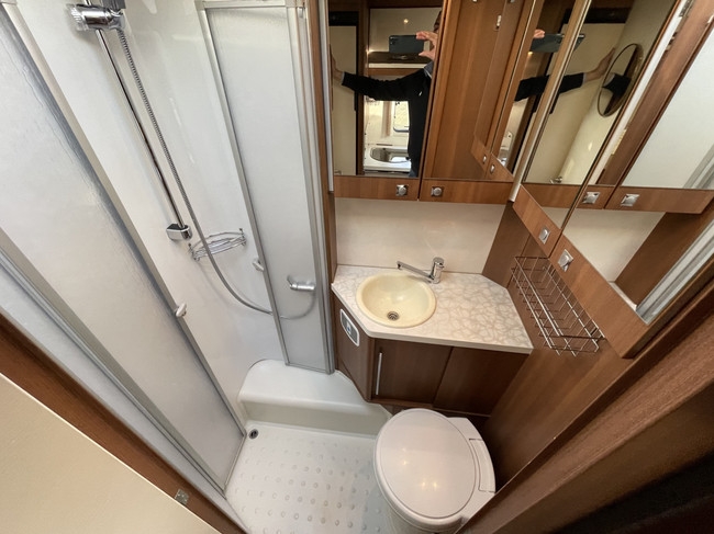 LMC Cruiser Sportline 662 G Edition 60 Jahr | Length bed | Roof air conditioning | 1st Owner | 2x Solar | Tow bar | Inverter | Camera | TV | Navi | Clima | Air suspension | Head-up display | Stabilizer legs | Lane Assist photo: 19