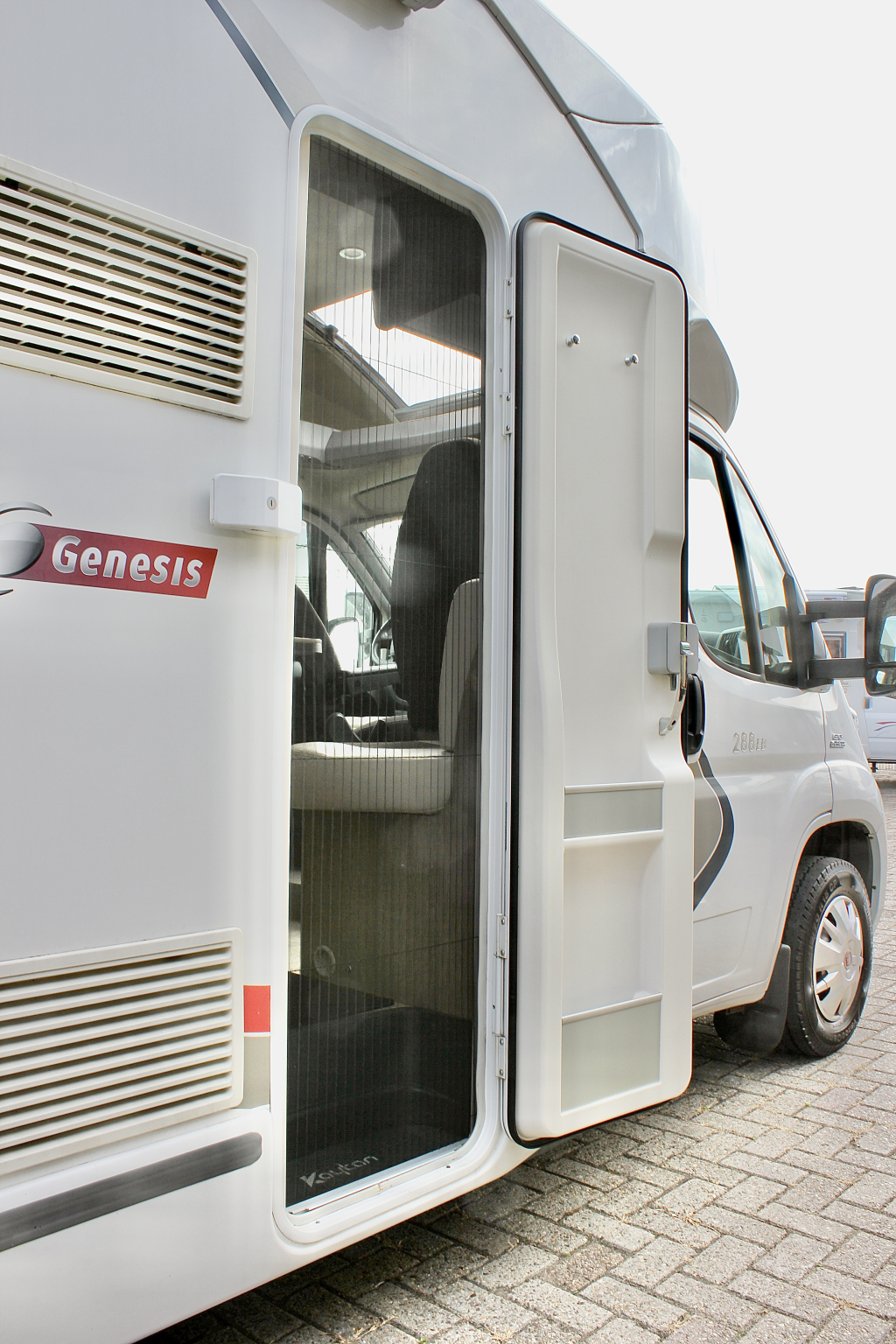 Challenger Genesis 288EB foto: 3