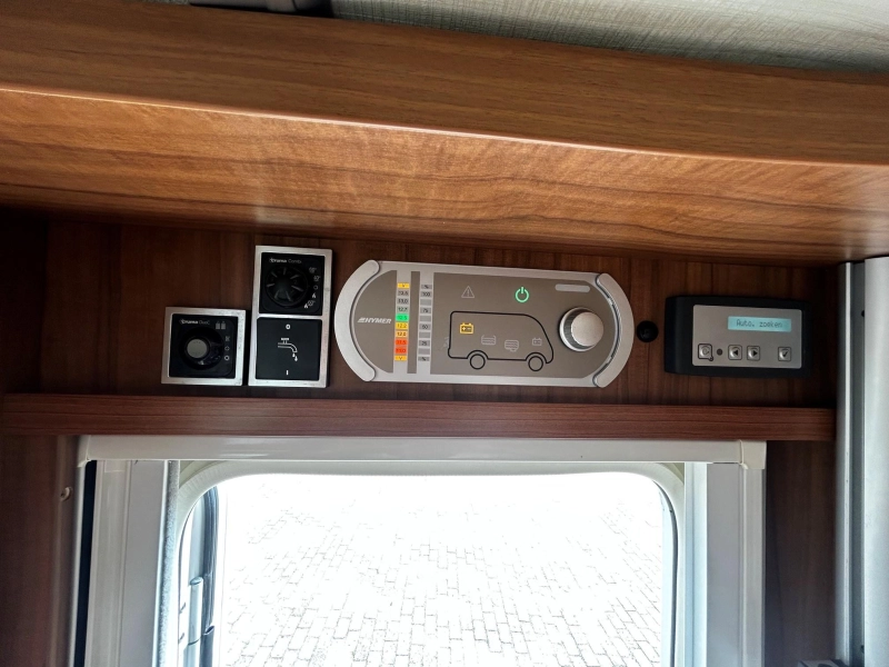 Hymer Exsis 474 T 474 lengte bed 25.000 km  foto: 19