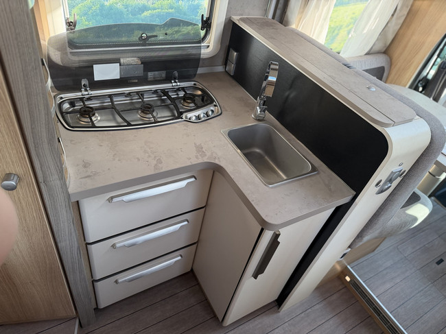 Knaus SKY TI 650 MF / Stockage gratuit photo : 9
