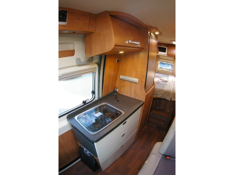 Carthago Malibu 600 DB Automaat, Dwarsbed.  foto: 10