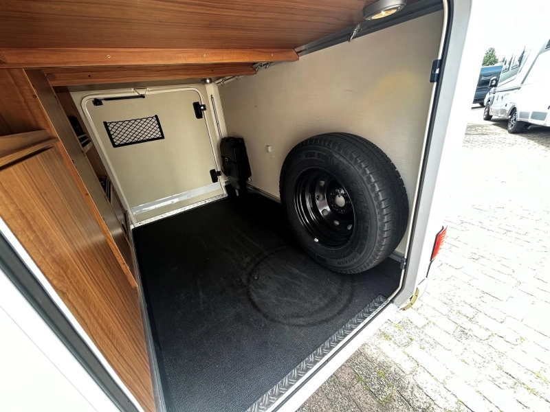 Hymer Exsis 474 T 474 lengte bed 25.000 km  foto: 3