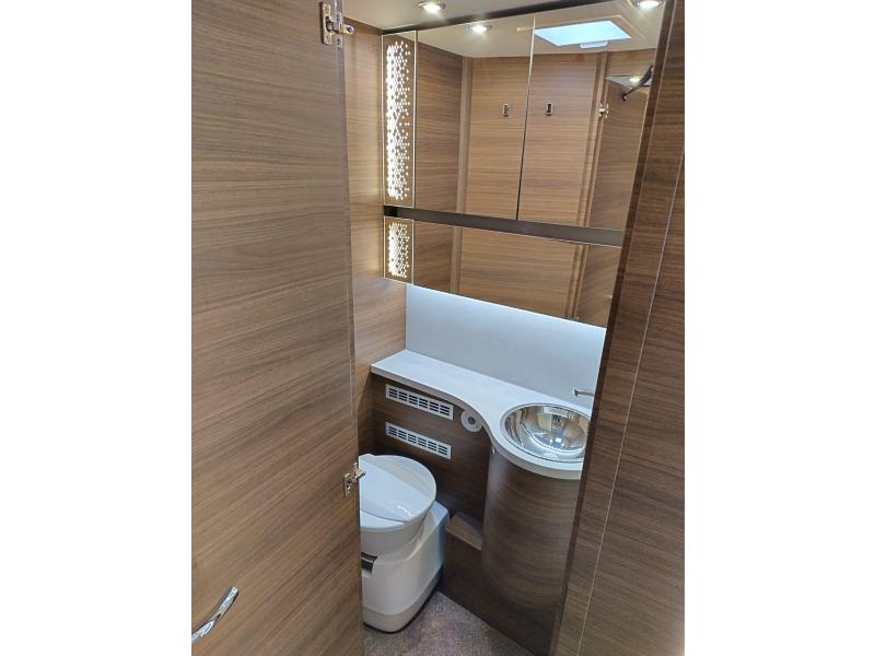 Tabbert Puccini 685 DF queensbed, mover, airco  foto: 12