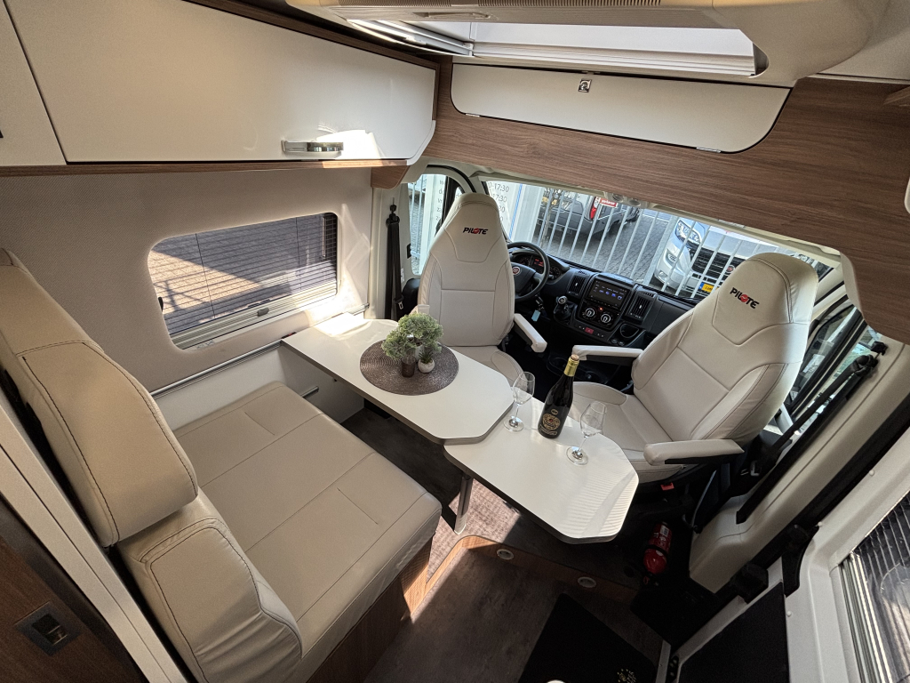 Pilote V 600 DWARSBED EURO 6 ZONNEPANEEL 5.99M  foto: 1