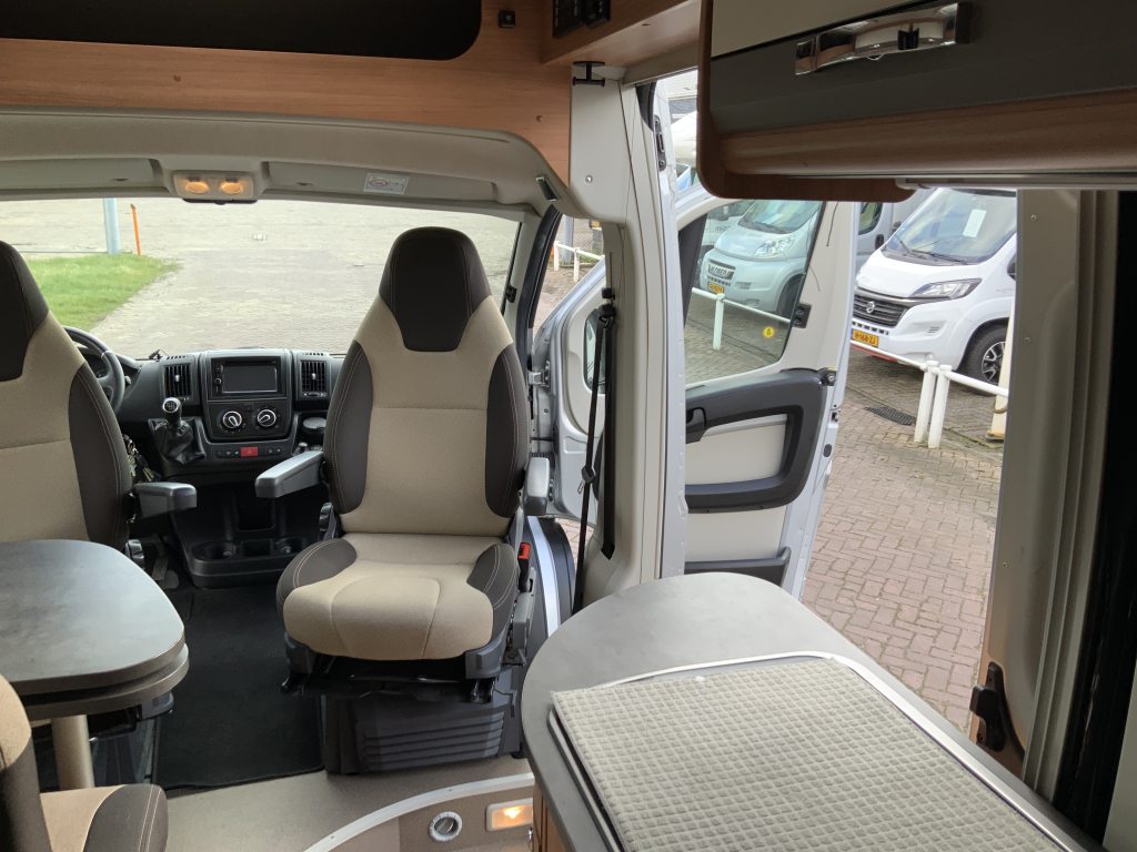 P&ouml;ssl Summit 600 Kastenwagen, 2.3 160 PS, mit Steuerkette, Querbett, Motorklimaanlage, Drehsitze, Bj. 2018 Camperzentrum unterwegs Marum Foto: 10