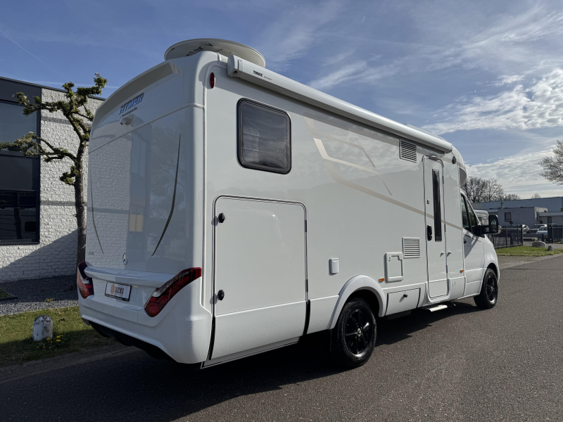 Hymer B-MC T 680 single beds pull-down bed photo: 3