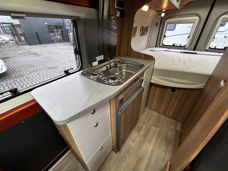 Weinsberg CaraBus 250 KL Dwarsbed/Euro5/2015/5.4m  foto: 11