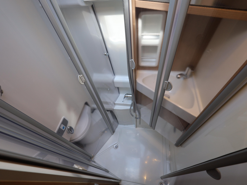 Malibu Van Charming 600 DB automatic | tow bar photo: 10