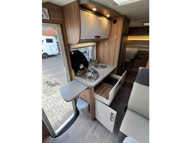 Weinsberg 600 MEG CaraCompact Single Beds Awning 2X Air Conditioning Bicycle Rack photo: 12
